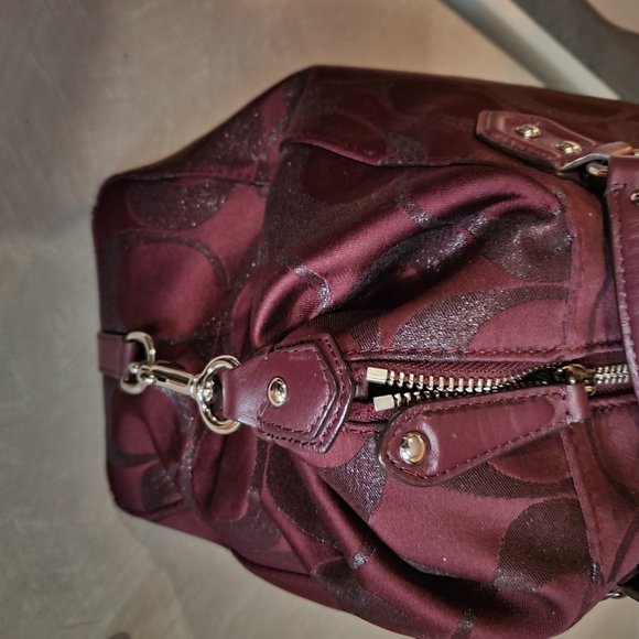 Like New Coach Campbell Signature C's Shoulder or Handbag m - Picture 6 of 12